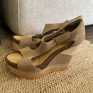 Tsubo taupe light grey wedge sandal with Velcro